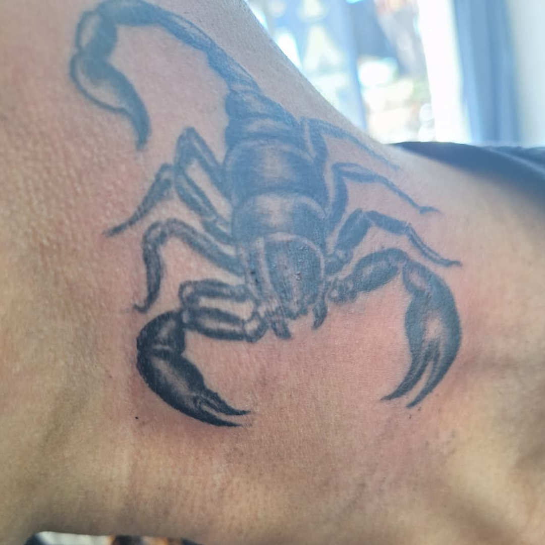 tatuaje de alacrán
